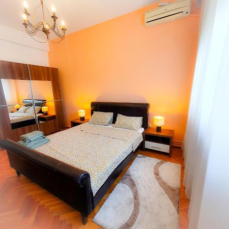 City Center Apartment Букурещ Екстериор снимка