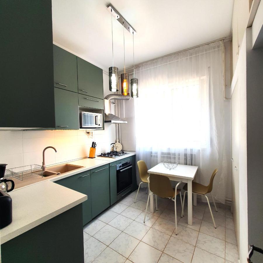 City Center Apartment Букурещ Екстериор снимка