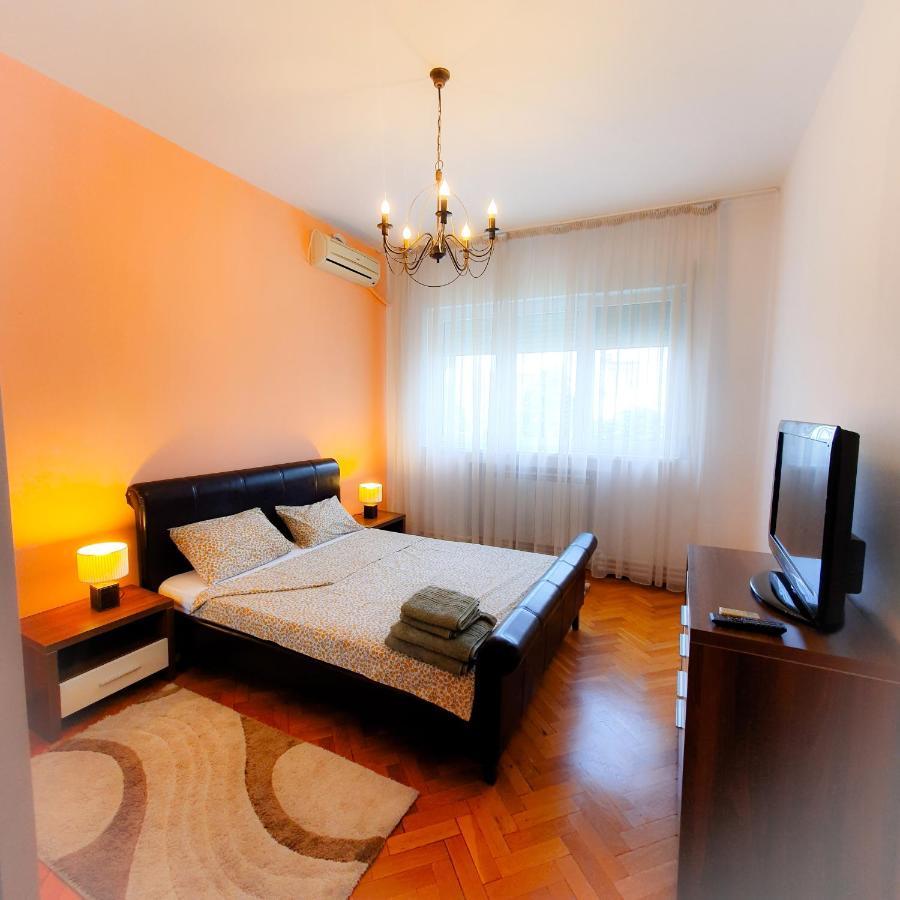 City Center Apartment Букурещ Екстериор снимка